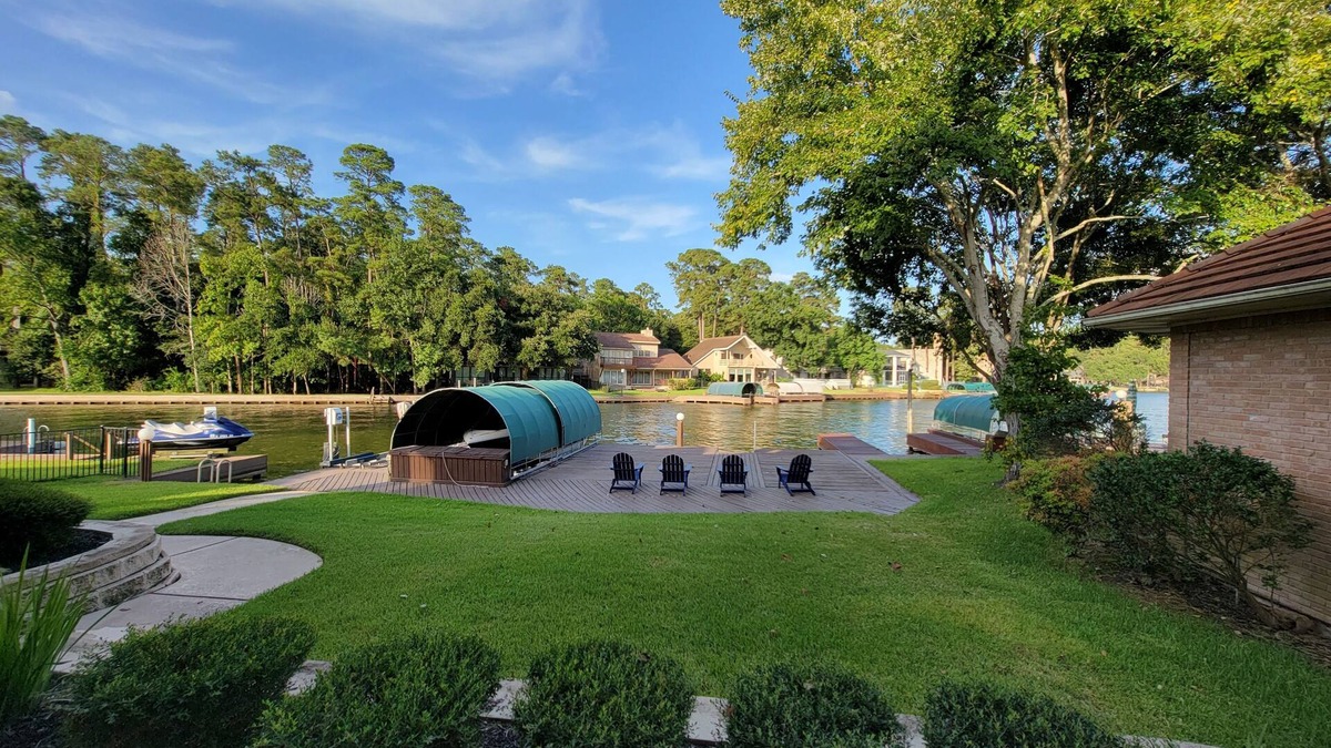 Walden on Lake Conroe House | Lakefront Home on quite/protected cove on Lake Conroe with private pool