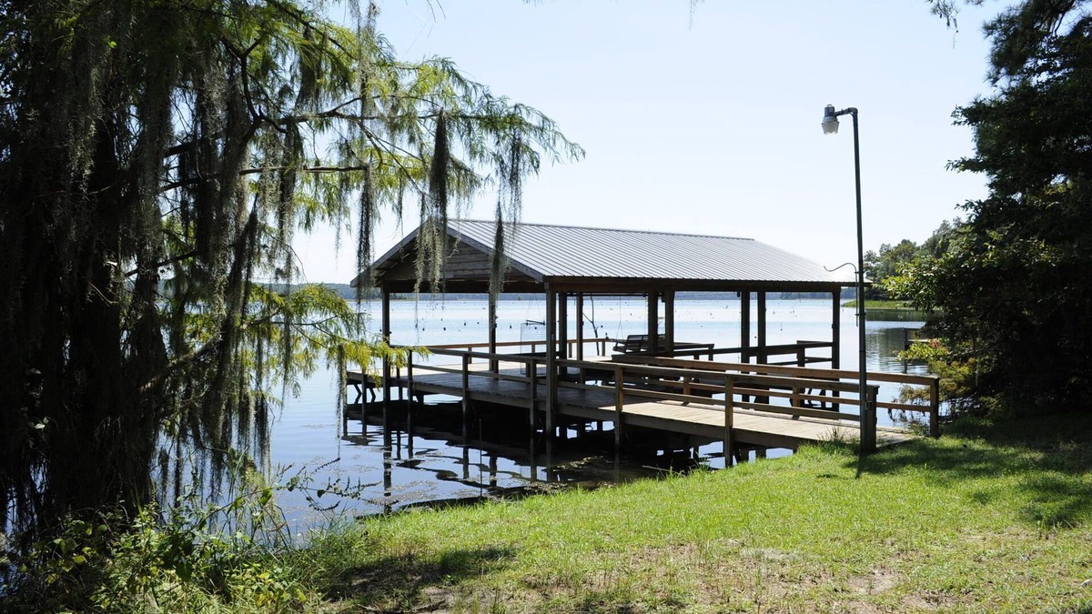 Donalsonville Cabin | Lakefront HOME on the "BIG" water of Lake Seminole. We Strive to be the Best!