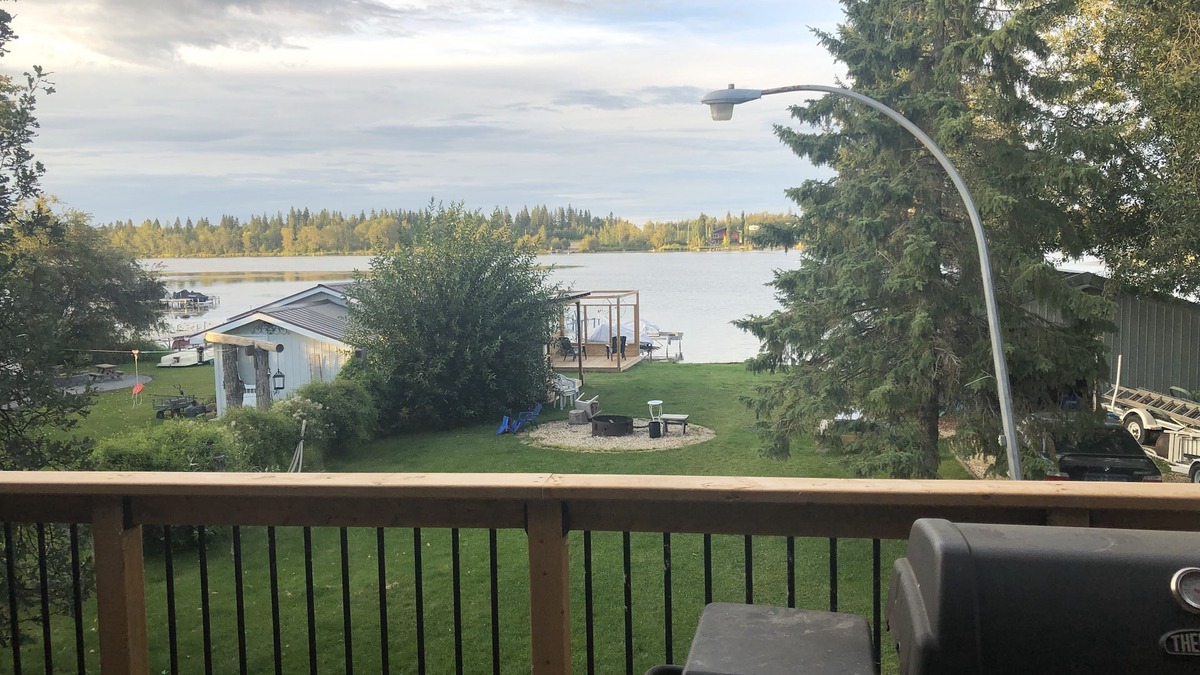 Division No. 11 Cabin | Lakefront home on Wizard Lake