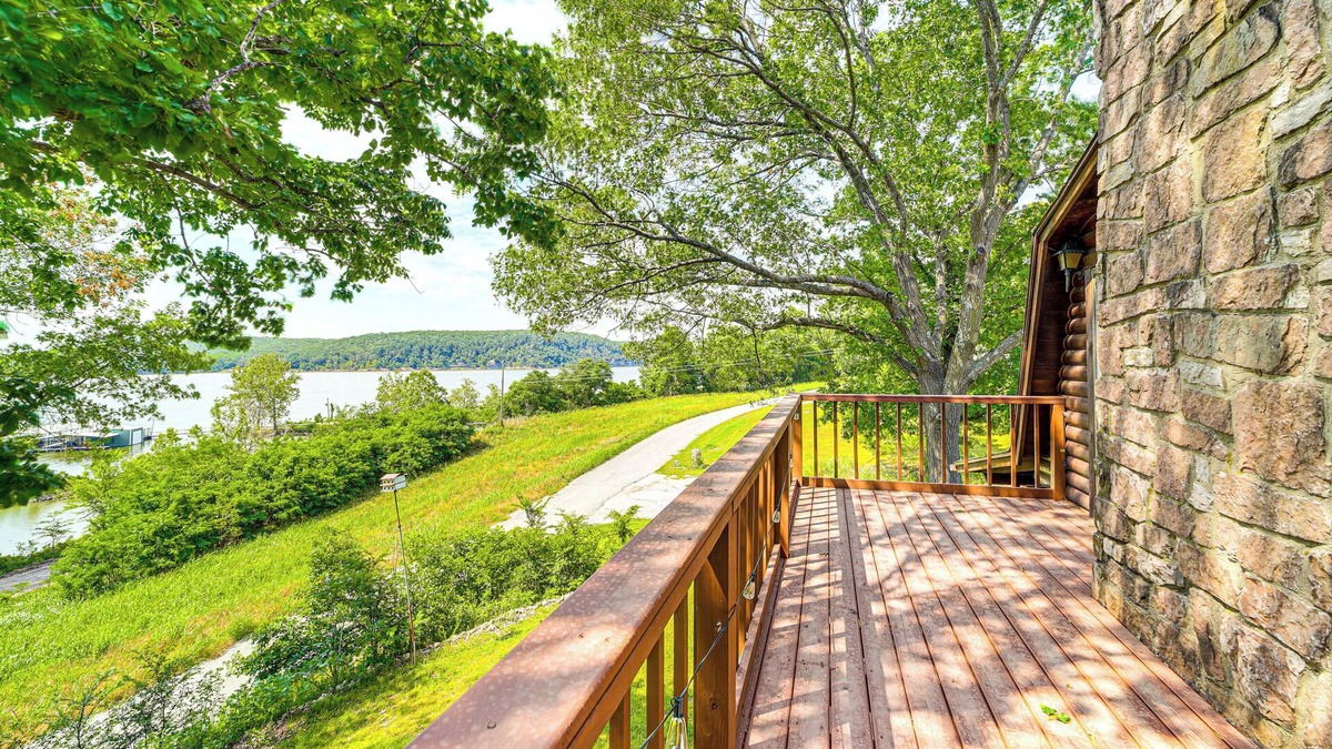 Mayes County Cabin | Lakefront Home w/Boat Ramp Near Spavinaw Rec Area