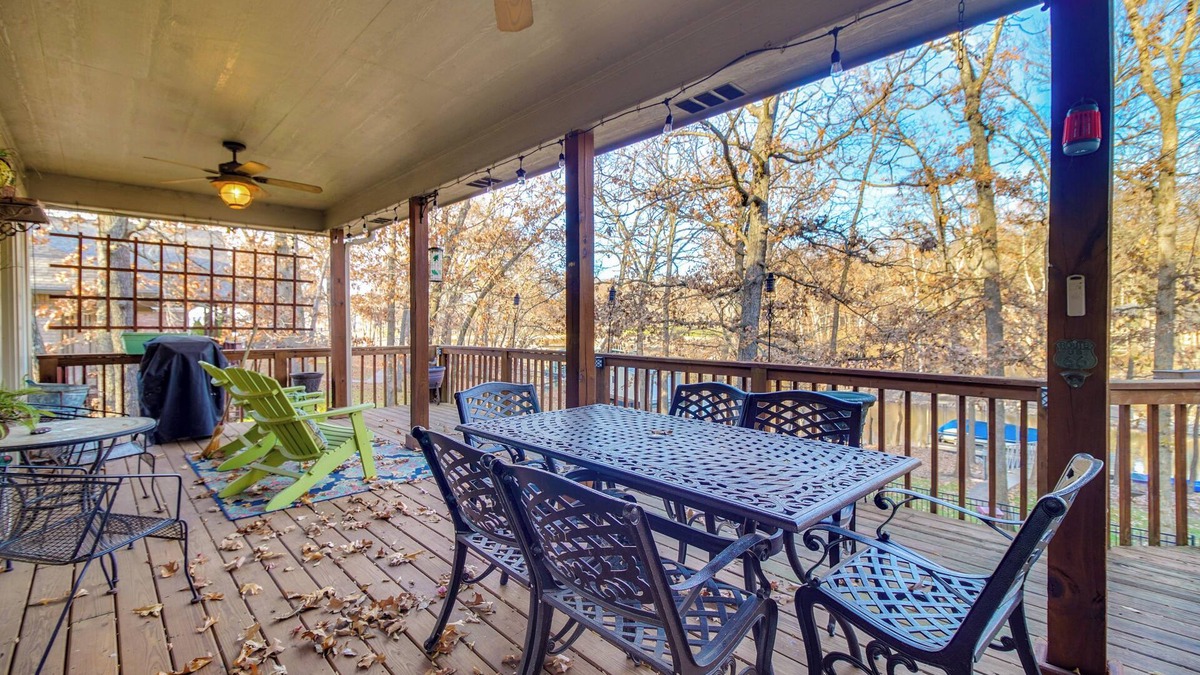 Grove House | Lakefront Home w/Furnished Deck in Grove!