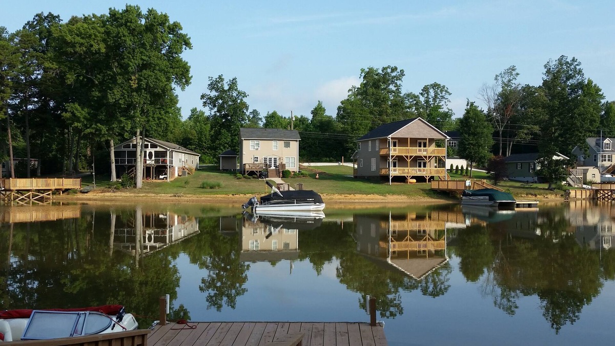 Southmont House | Lakefront Home W/large Level Lot, Dock, Open Floor Plan-Totally Remodeled!