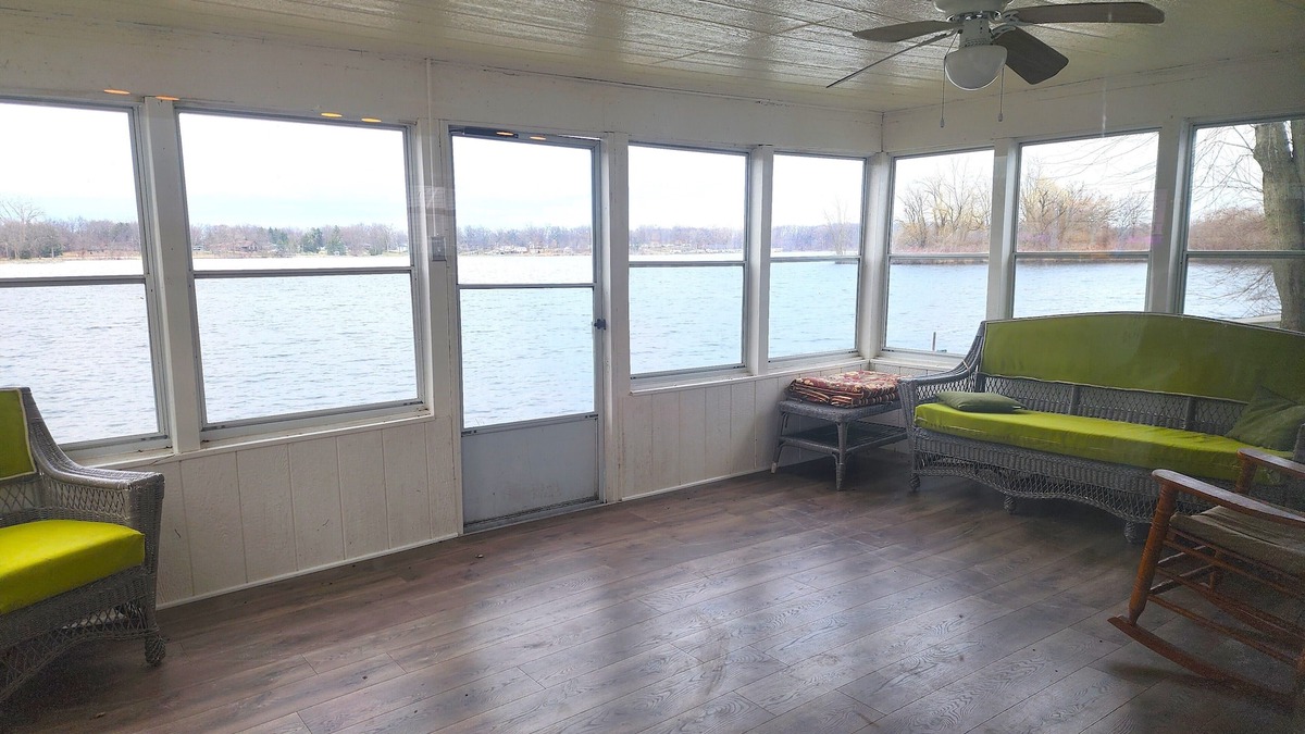 Coldwater House | Lakefront home w/Sunroom beach, kayaks, dock and laundry. 4 bd. Pet Friendly!