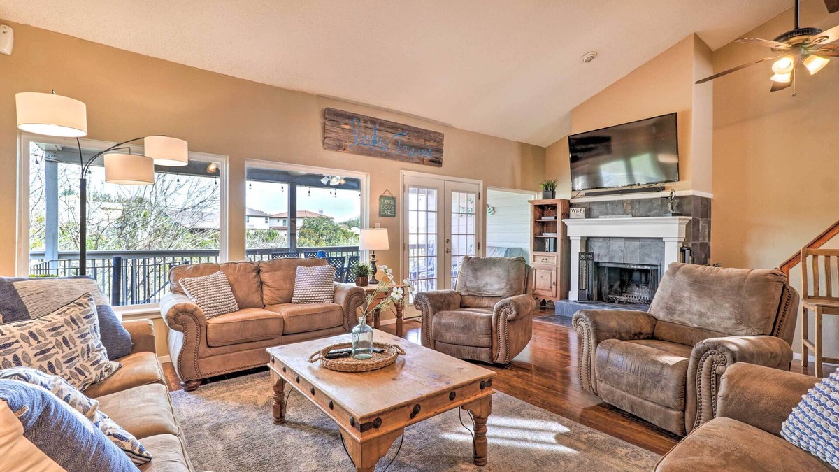 Point Venture House | Lakefront Home w/Point Venture Golf Access!