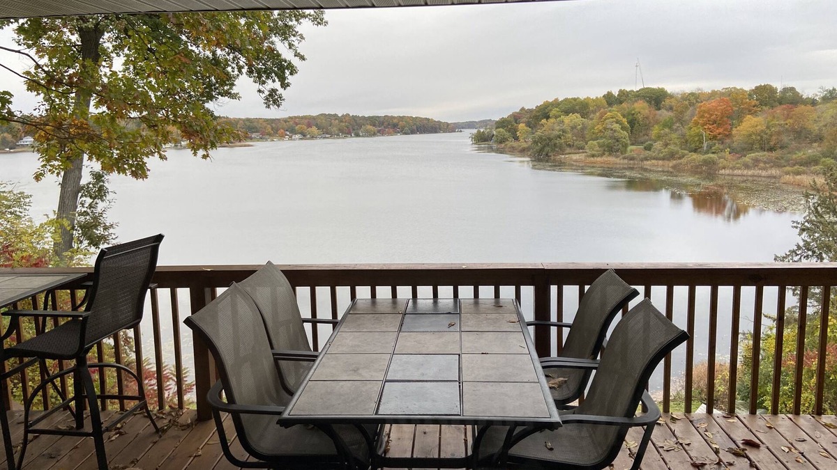 Cloverdale House | Lakefront Home with a spectacular view