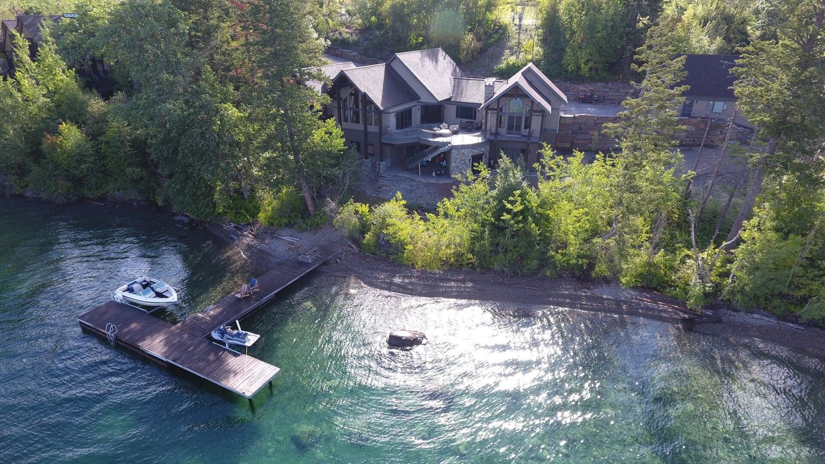 Bigfork House | Lakefront home with boat dock & private hot tub!