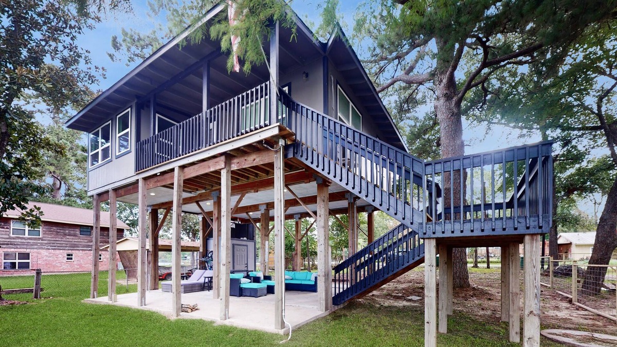 Lake Houston House | Lakefront home with Deck, Pedal-boat & Arcade