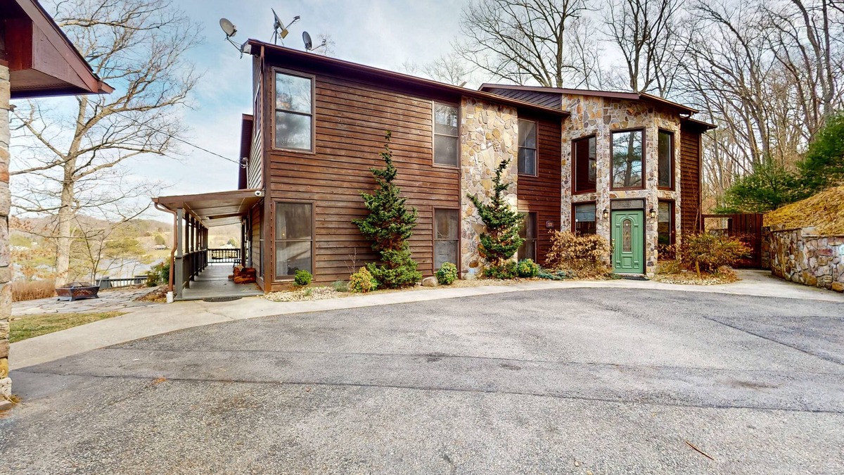 Pulaski House | Lakefront home with lake views, kids game room, docks, deck, grill, kayaks, W/D