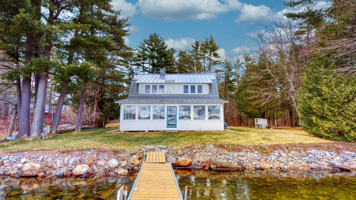 Monmouth House | Lakefront home with private dock, kayaks, firepit, grill, & sunroom