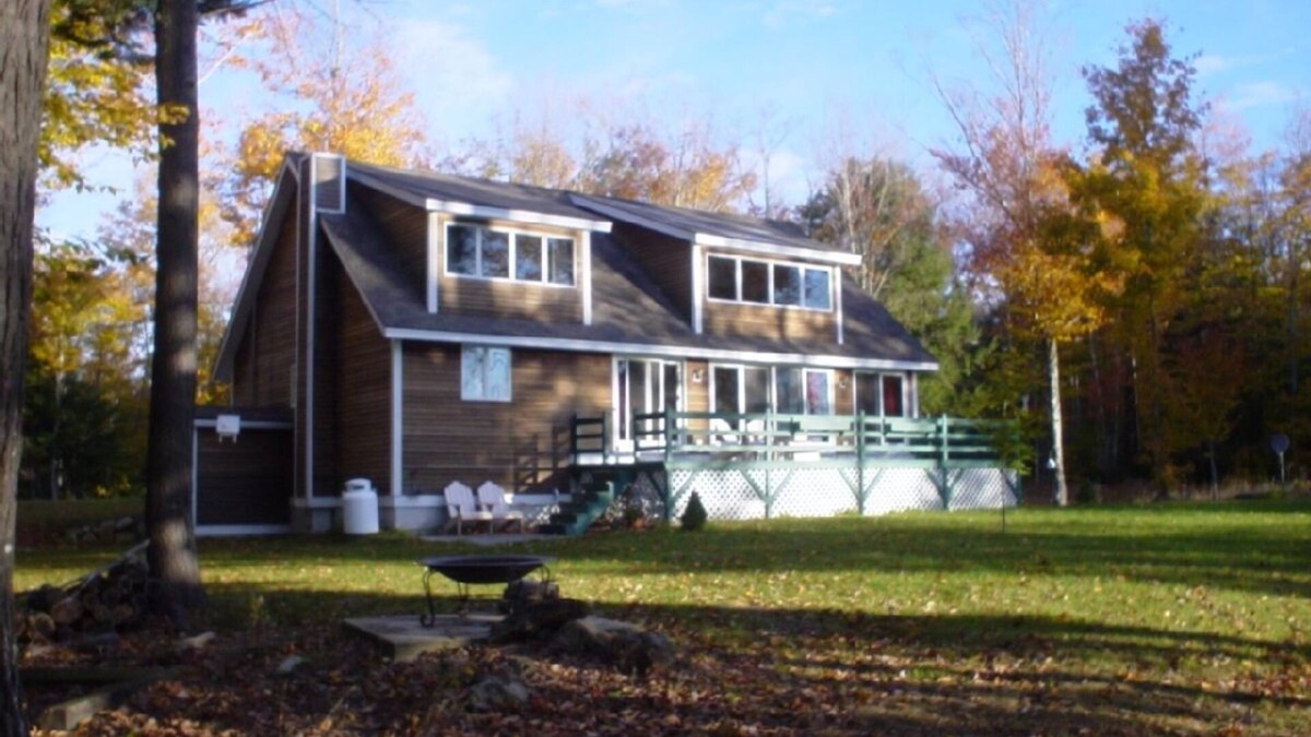 Lee Cabin | Lakefront home with something to enjoy for every season!