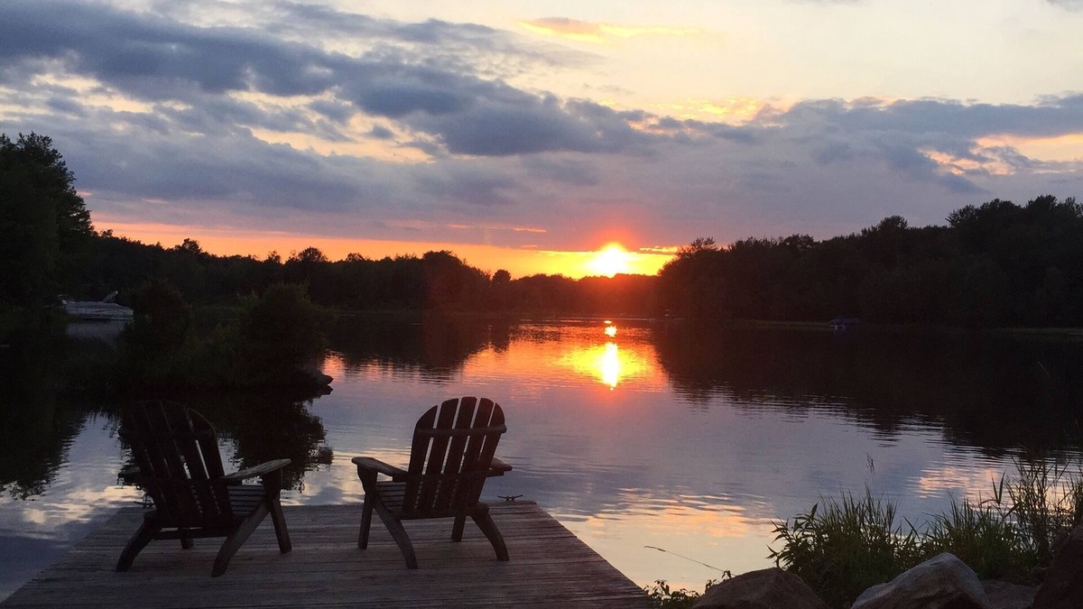 Pocono Lake Cottage | Lakefront Home with Amazing Views!