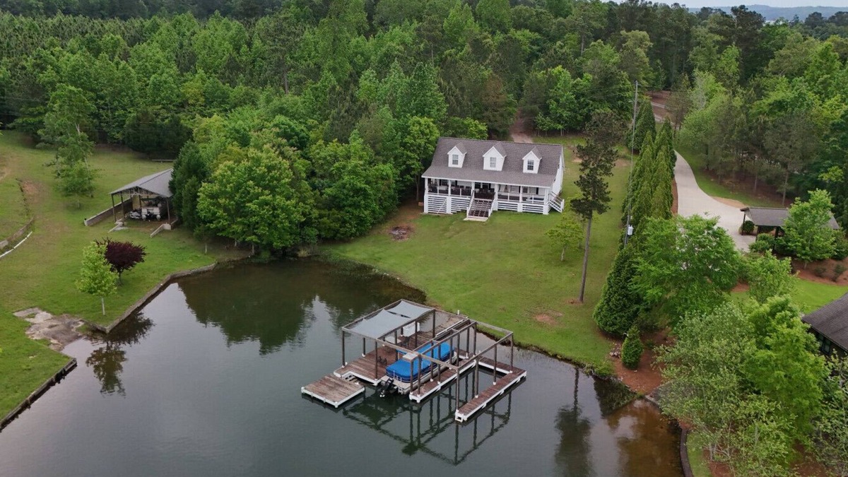 Dadeville House | Lakefront Home with Views - Dock & Boat Rental