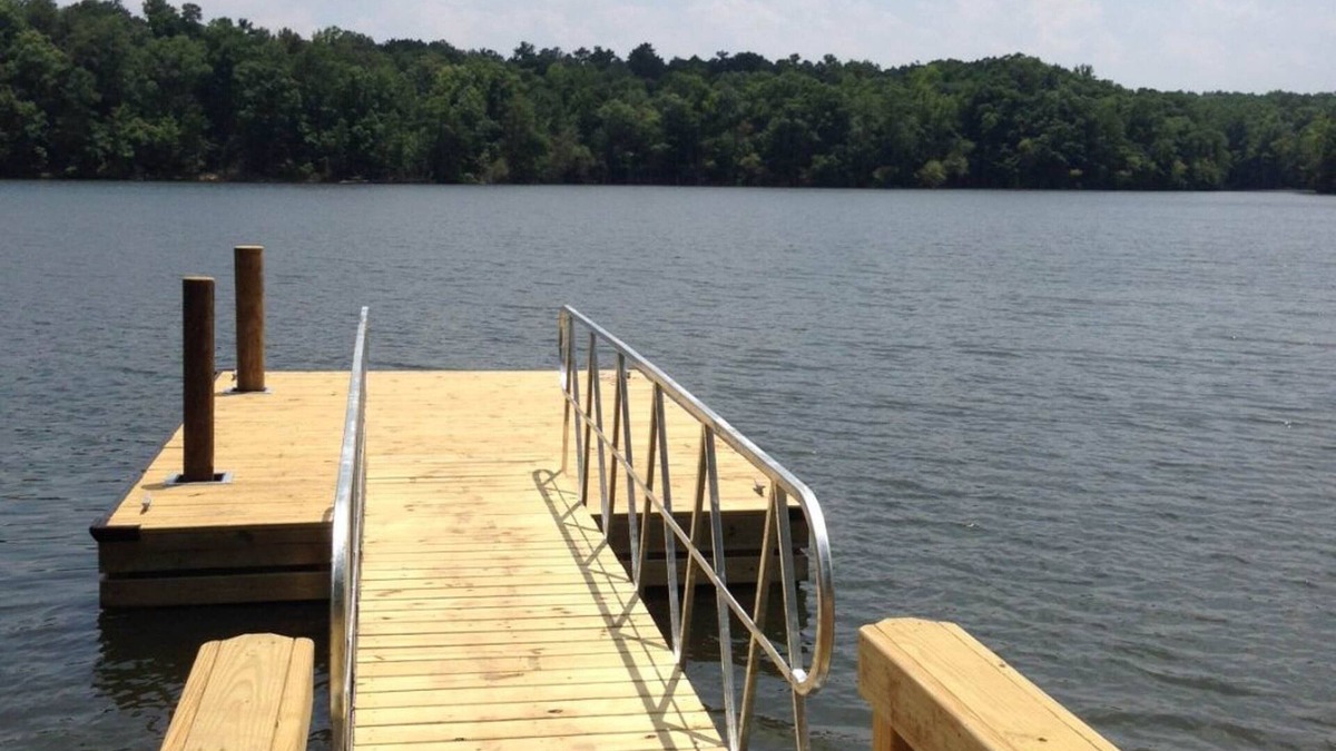 Leesville House | Lakefront home with WiFi, dock, swim ladder