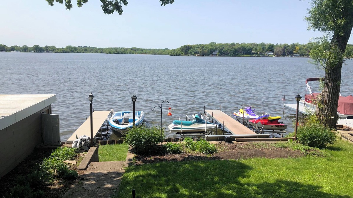 Wonder Lake House | Lakefront home Wonder Lake IL - Close to Lake Geneva and Twin Lakes Wi