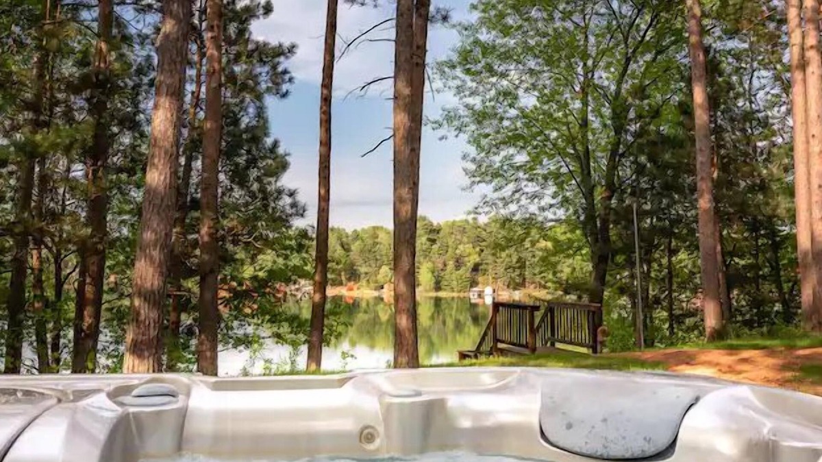 Wautoma Cabin | Lakefront! Hot Tub & Arcades! Amazing Fishing!