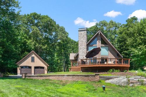 Burrillville House | Lakefront-hot Tub Gym Kayaks Paddleboards