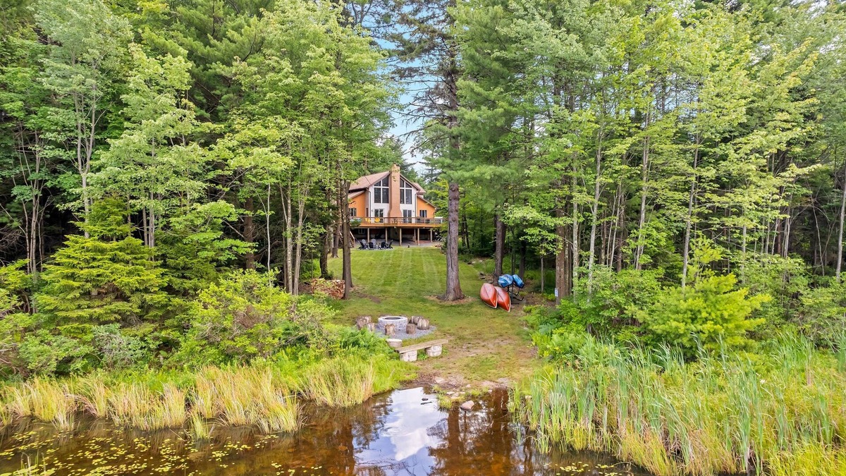 Blakeslee House | Lakefront*Hot Tub*Pool Table*Fire Pits*King Beds*
