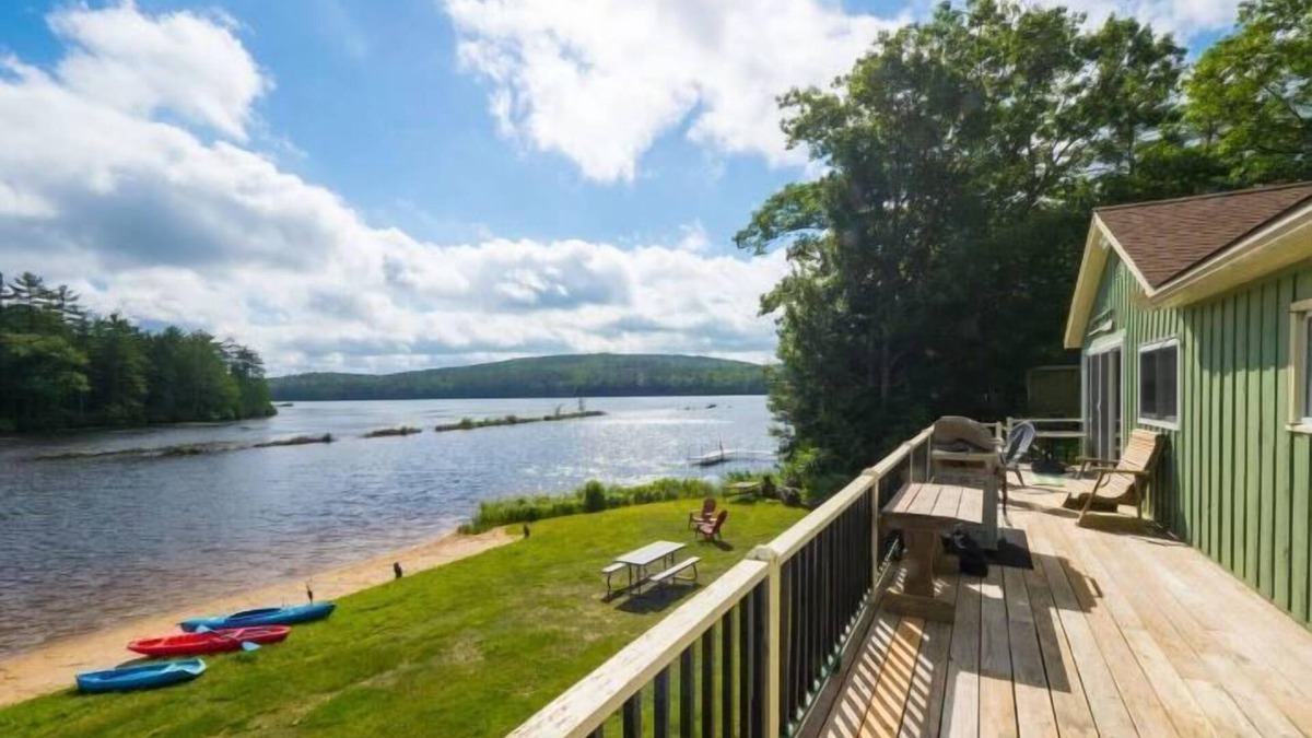 Milton House | Lakefront~Hot Tub~Private Beach~Close to Skiing