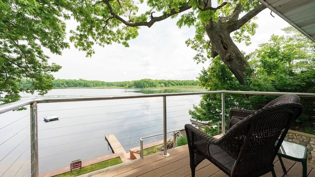 Delton House | Lakefront House for Seasonal Stay- NOW High Speed Internet!