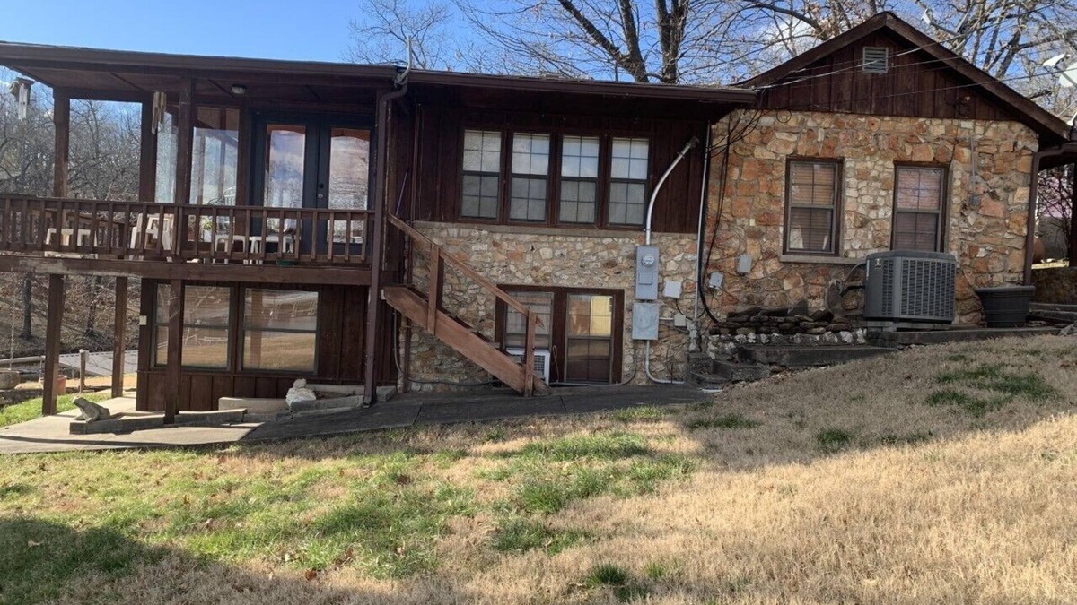 Bernice House | Lakefront house in quiet cove