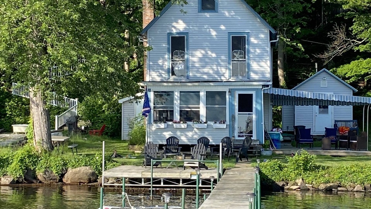 Niets Crest Cottage | Lakefront house on Chautauqua Lake