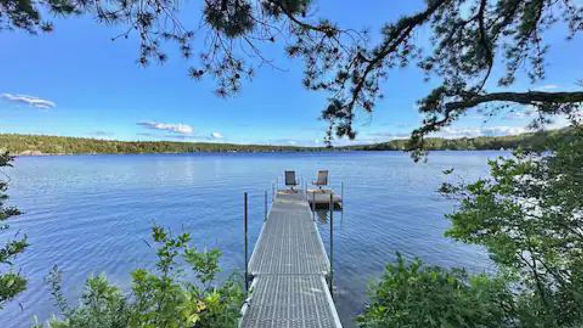 Deerfield Cottage | Lakefront House on Pleasant Lake - Pet Friendly