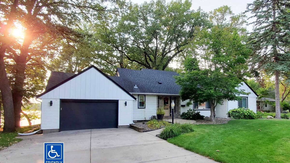 Brooklyn Center Cottage | Lakefront House w/King Bed, Sauna, walk-in shower and lake access