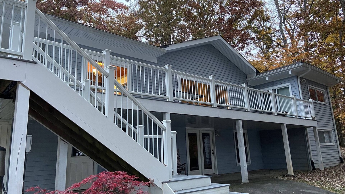 High Point House | Lakefront house with awesome dock! Quiet cove and close to all by water or land!