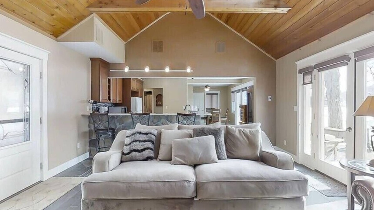 McHenry Cottage | Lakefront house with great kitchen, fireplace, and deck.