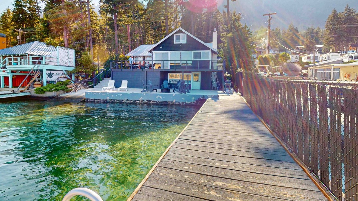 Chelan House | Lakefront house with washer/dryer, private dock & 2-level deck - near vineyards