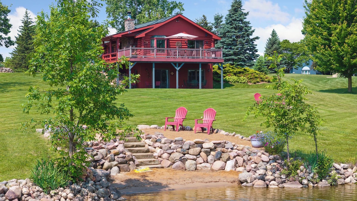 Onsted House | Lakefront Irish Hills Home ~ Sleeps 11 ~ Sandy Beach ~ Near MIS Speedway