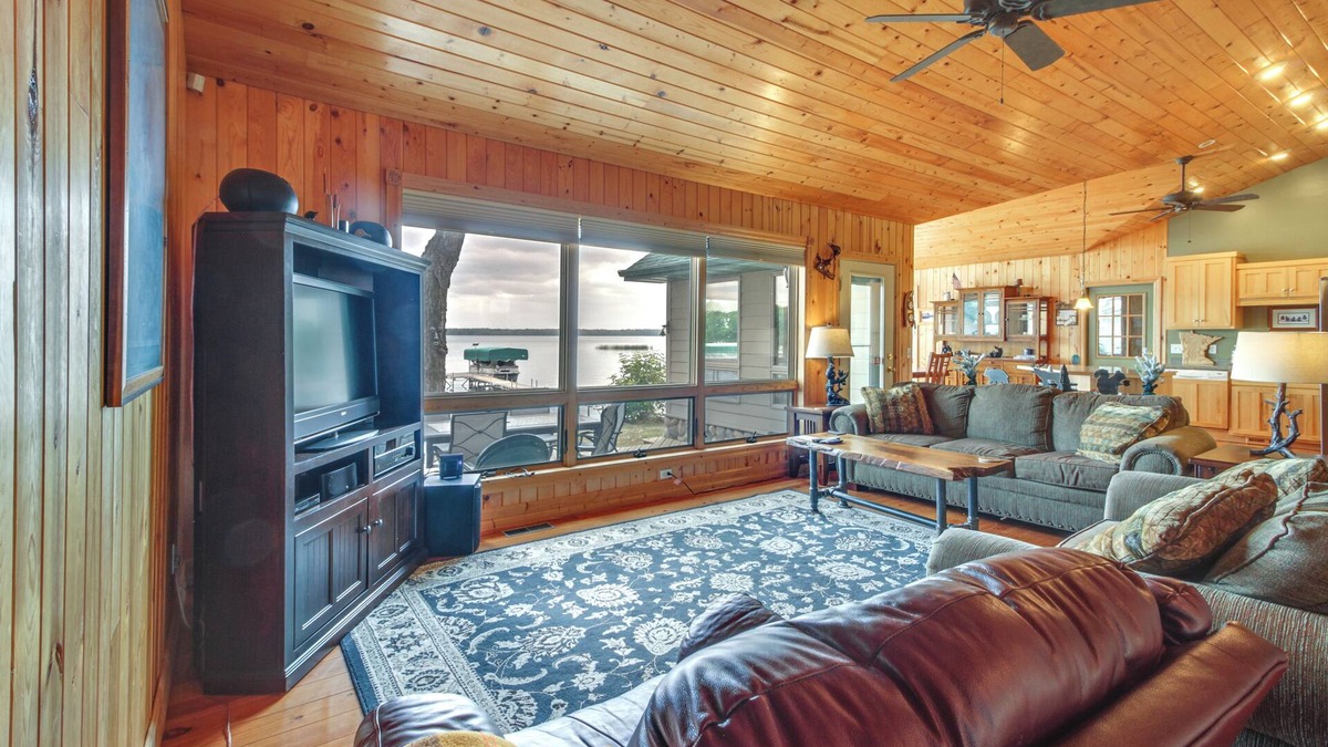 Isle Cabin | Lakefront Isle Escape w/Dock + Fire Pit!