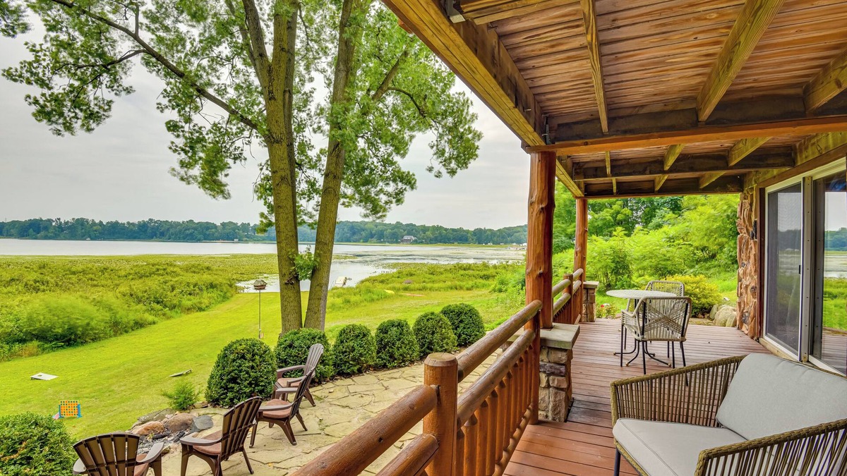 Jones Cabin | Lakefront Jones Cabin w/Private Dock & Game Room!