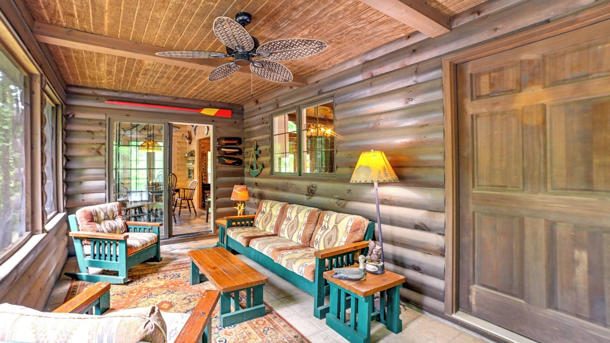 Kuttawa Cabin | Lakefront Kuttawa Cabin w/Private Dock & Hot Tub!