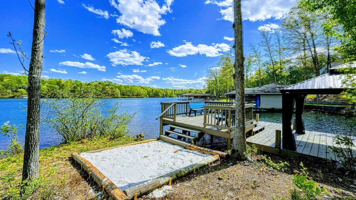 Mineral House | Lakefront Lake Anna - Boat Dock, Views, Games