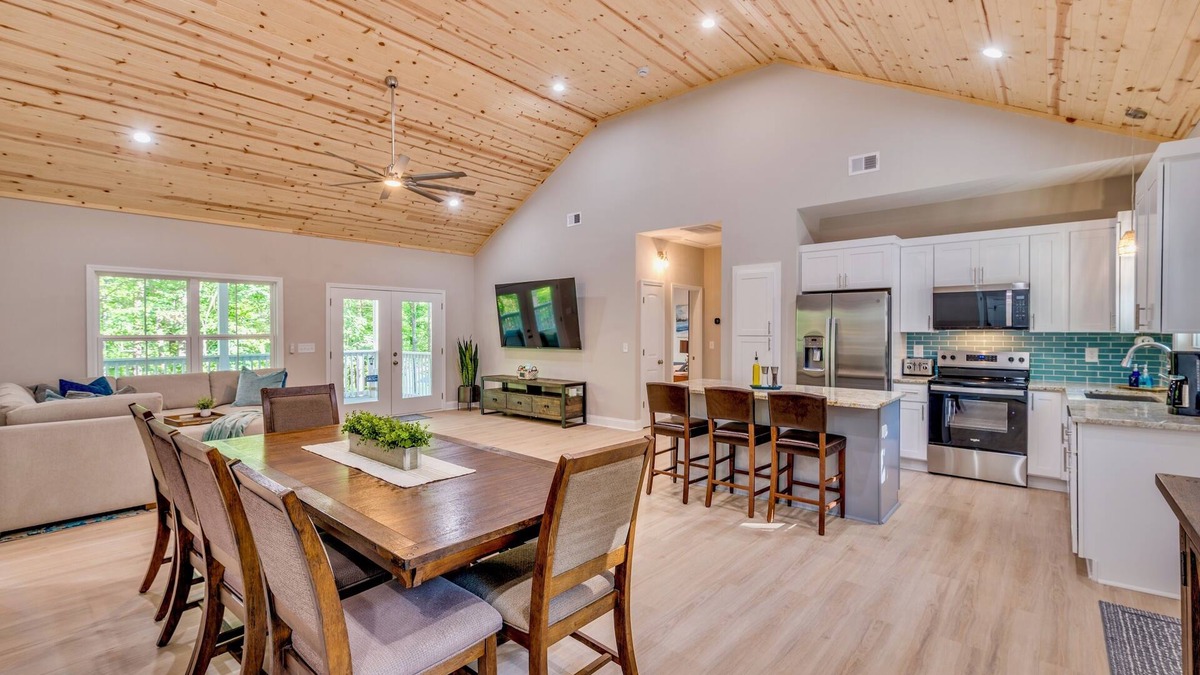 Fair Play House | Lakefront-Lakeview -Gameday HQ- w/Dock- Kayaks- Fire Pit- Games- Pet Friendly