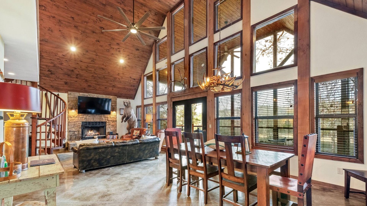 Rambo Riviera House | Lakefront, Lakeviews Cedar Cabin in Rope Swing Cove- "Bear Den"!