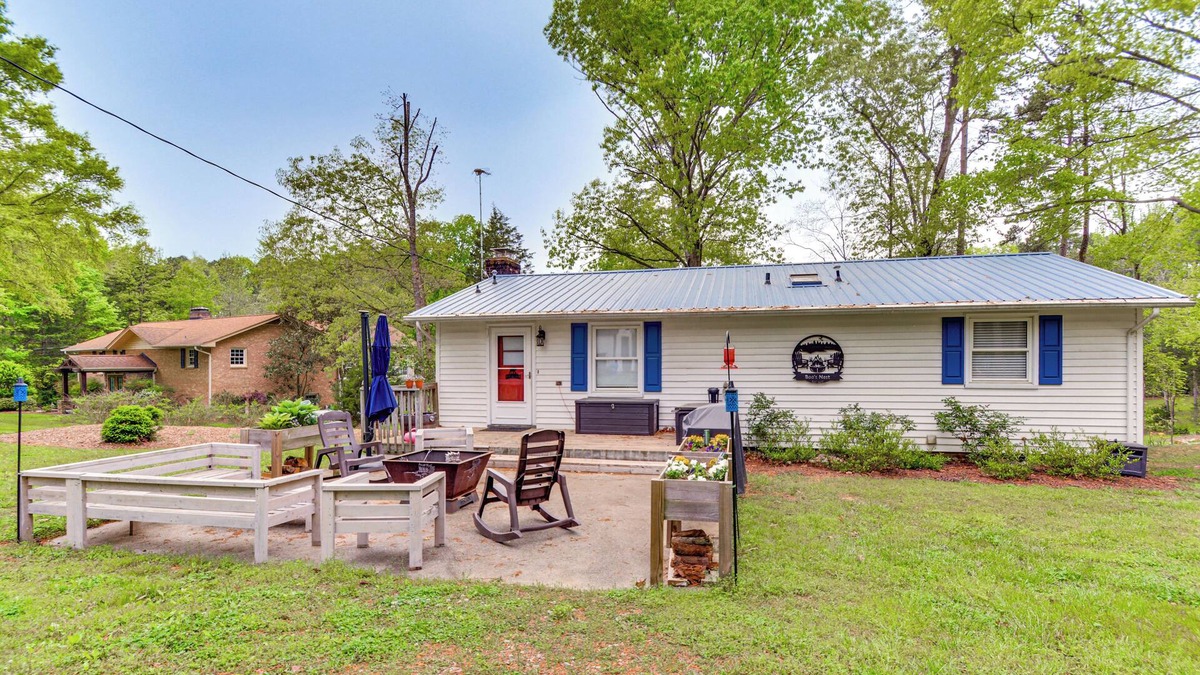 Leasburg House | Lakefront Leasburg Home w/Dock & Views!