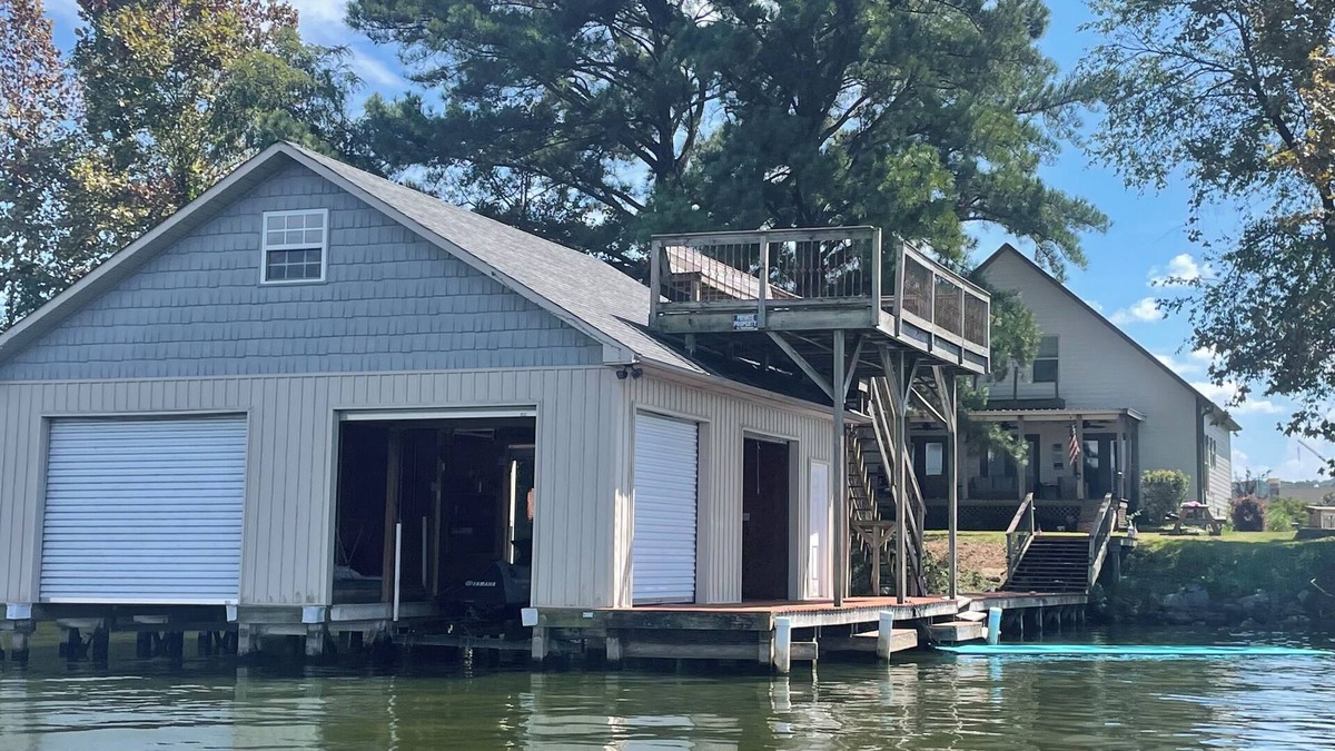 Guntersville House | Lakefront Lifestyle you've been dreaming of awaits in this waterfront community.