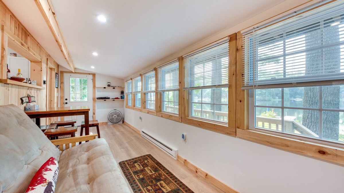 Limerick Cottage | Lakefront Limerick Cottage w/Private Beach!