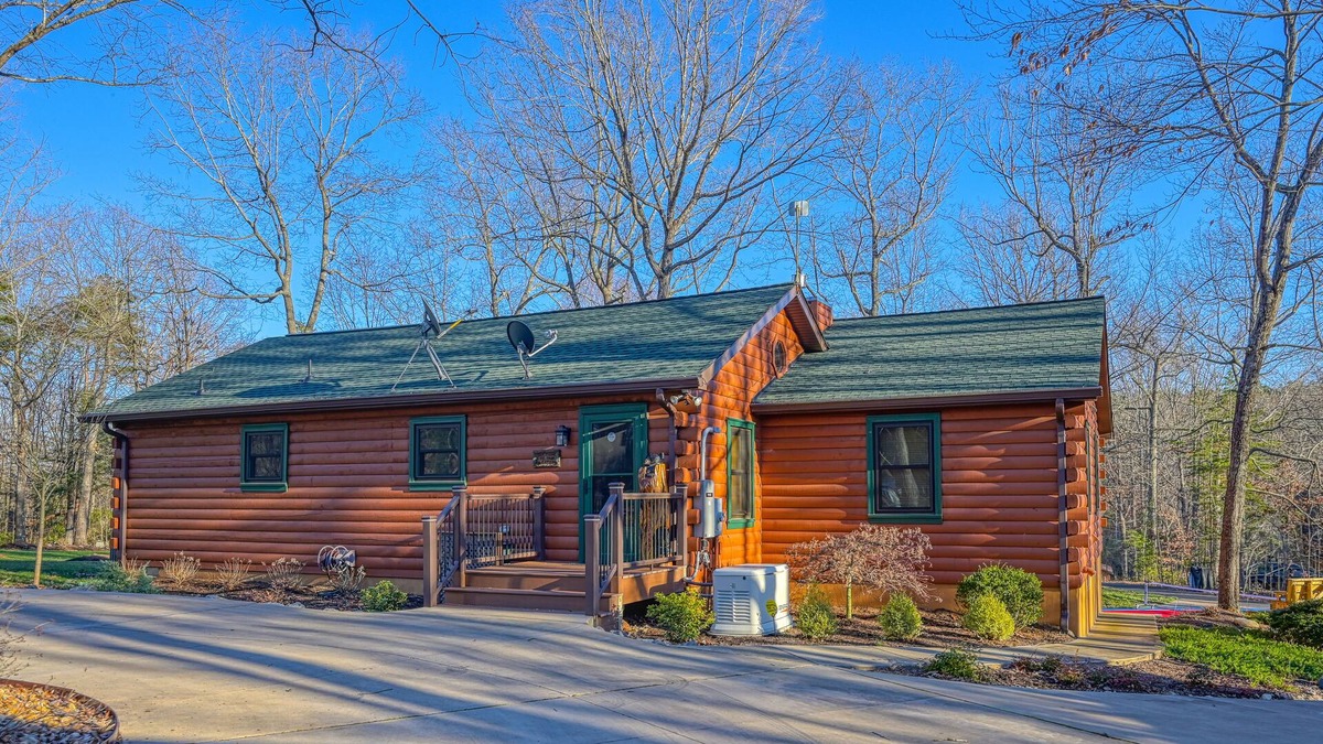 Mineral House | Lakefront living with direct beach access, two docks, boat house, firepit, & bar