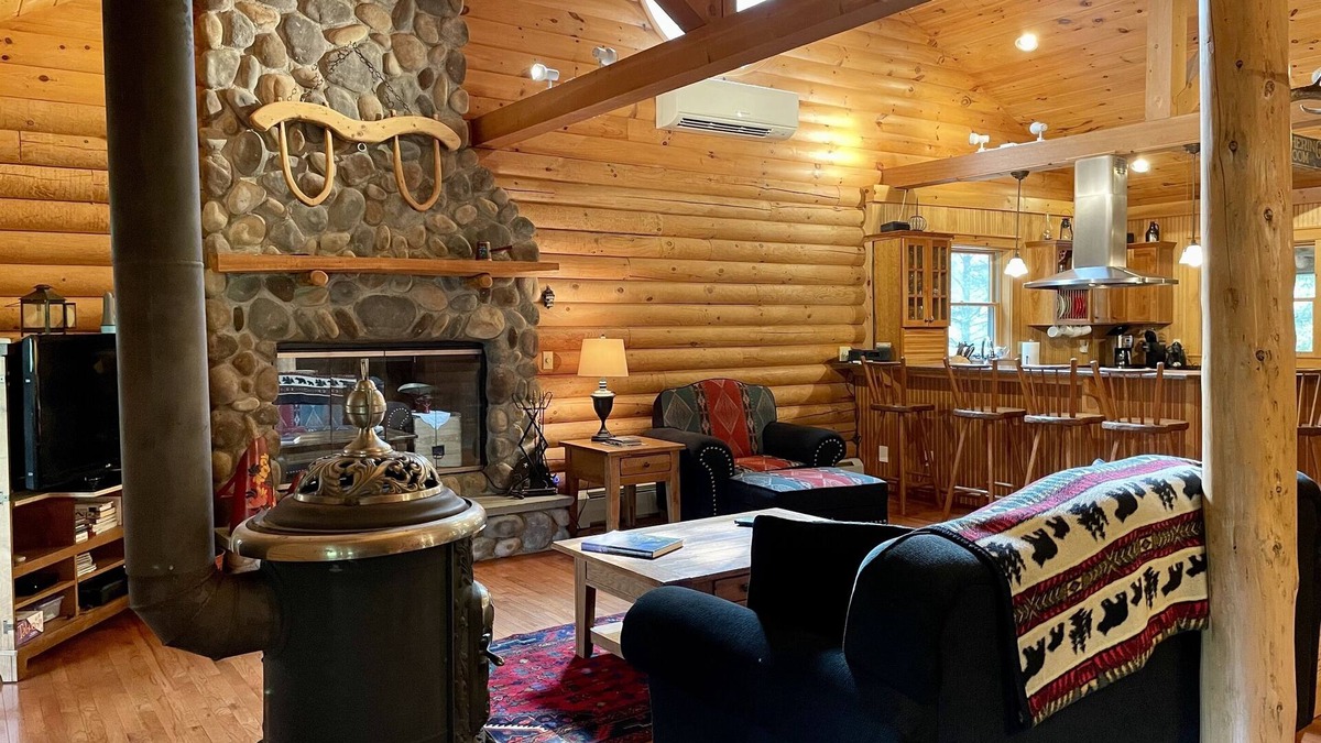 Milford Cabin | Lakefront Lodge - kayaks, row boats & paddle boards