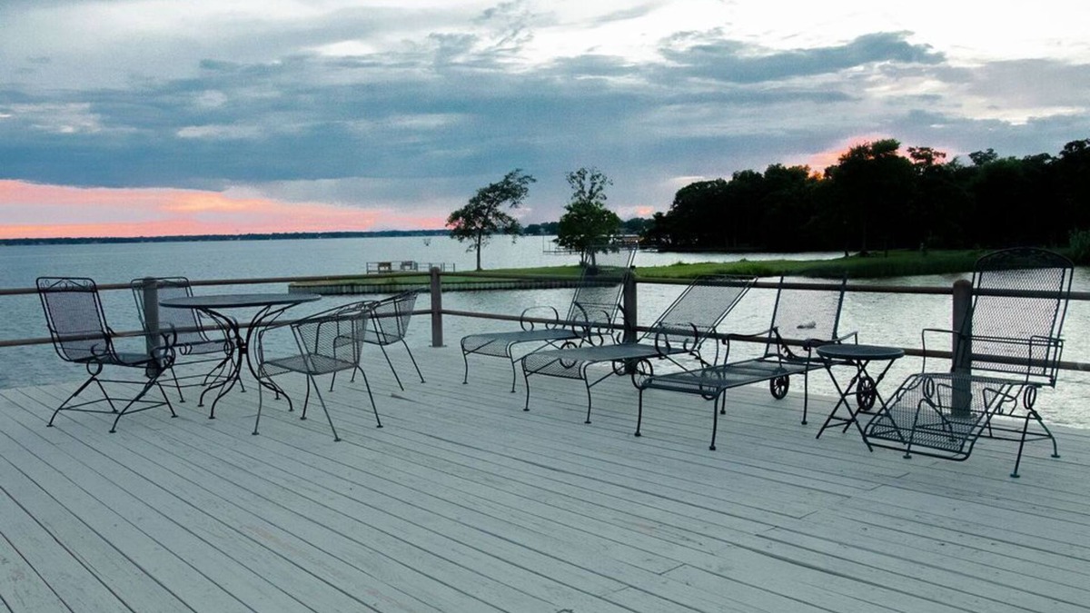 Carolyn Estates House | Lakefront lodging that your family will love