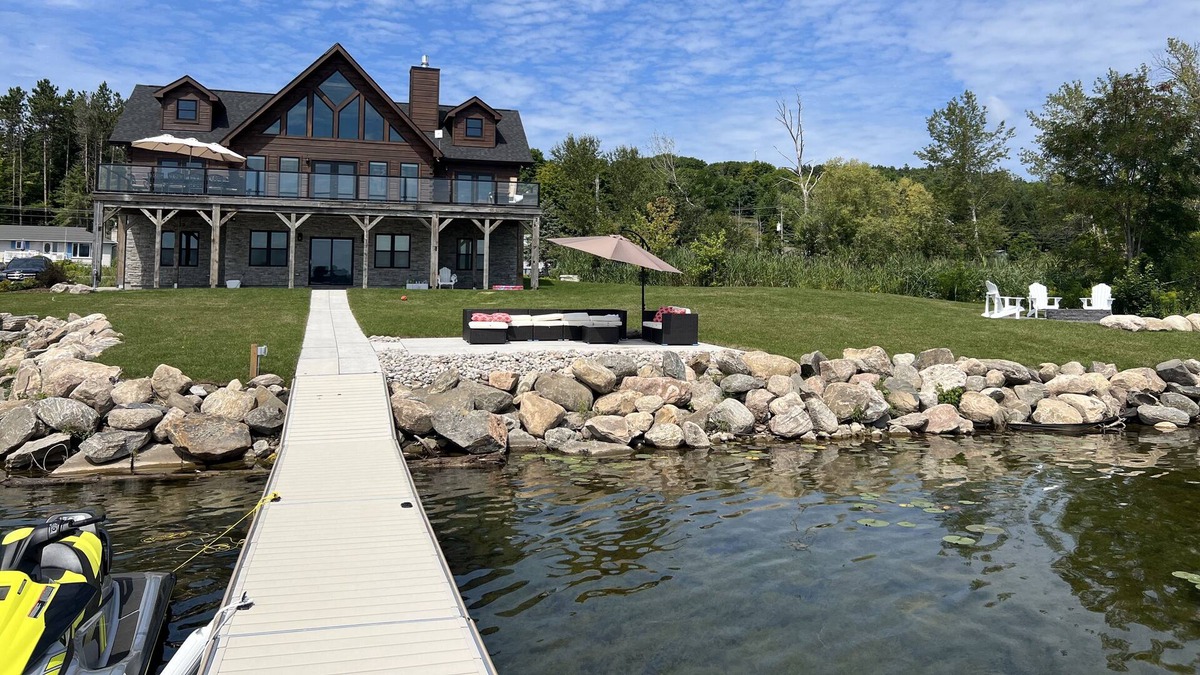 Lafontaine Cabin | Lakefront log cabin on Georgian Bay
