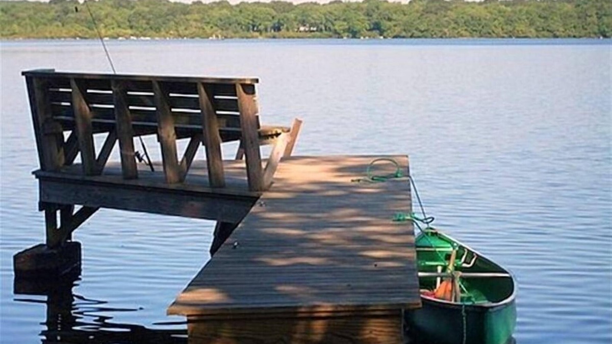 South Kingstown House | Lakefront Log Cabin nnTaking reservations for the 2025 Season