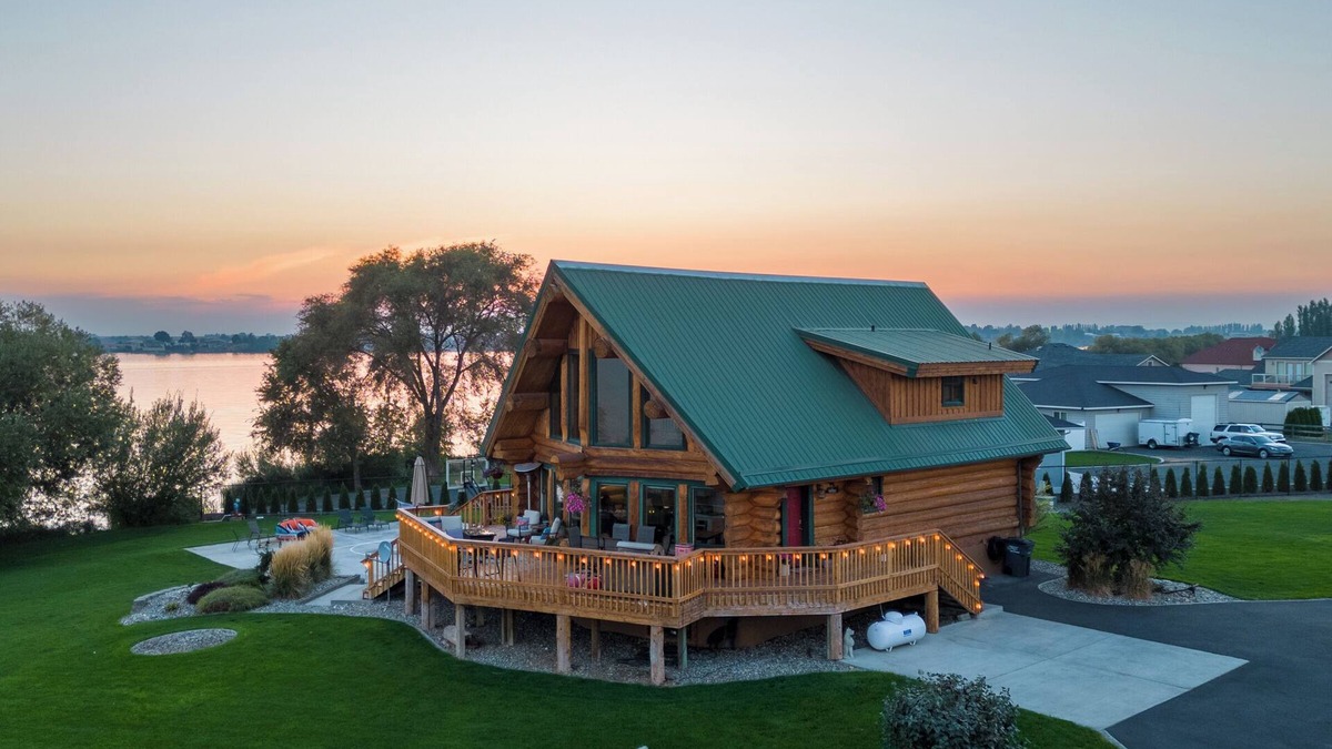 Cascade Valley Cabin | Lakefront Log Cabin, HotTub, Kayaks, SUPs, Private Boat Launch & Dock