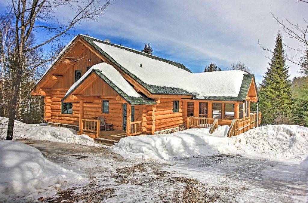 Lutsen House | Lakefront Log Cabin with Dock about 9 Mi to Lutsen Mtn