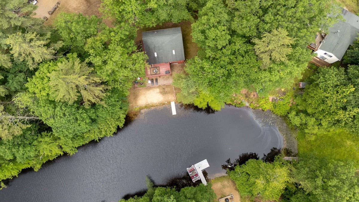 Barnstead House | Lakefront Log Home | Pedal Boat | Kayaks | AC