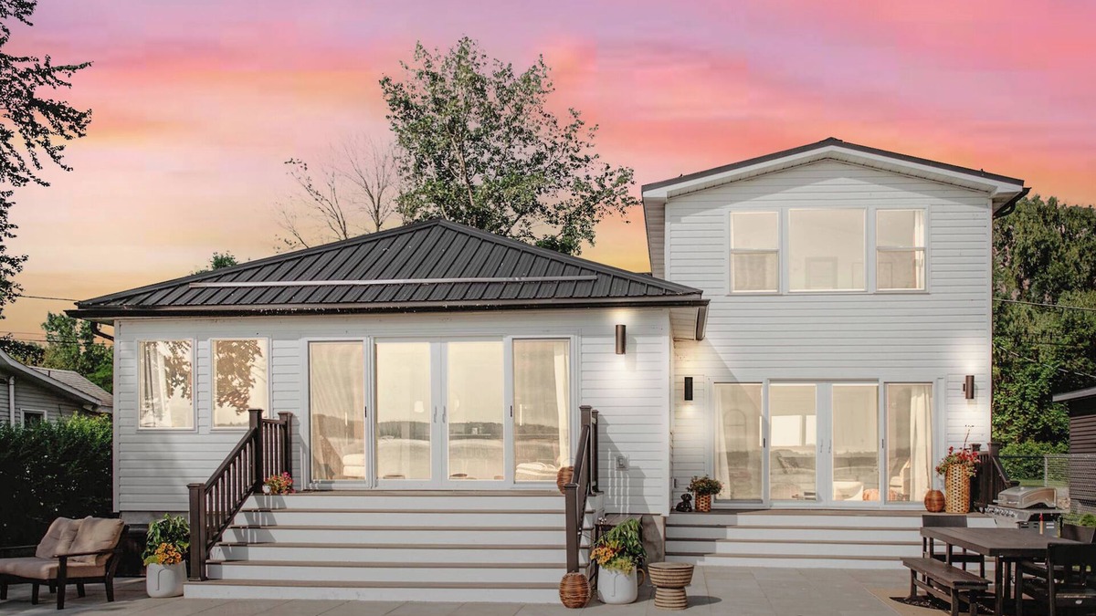 Auburn House | Lakefront Luxe | Dock, Kayaks & Modern Design