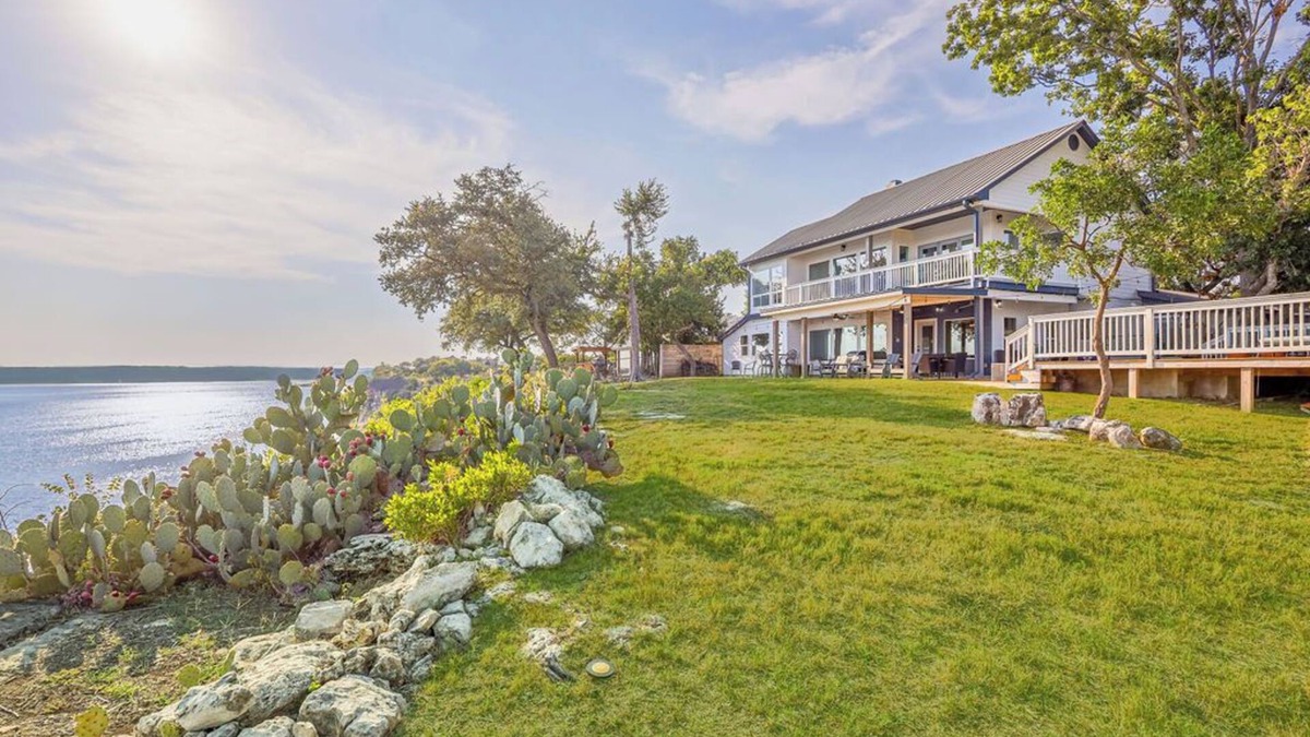 Morgans Point Resort House | Lakefront Luxury 4BR Pool Fire Pit Breathtaking 180° Lake Views